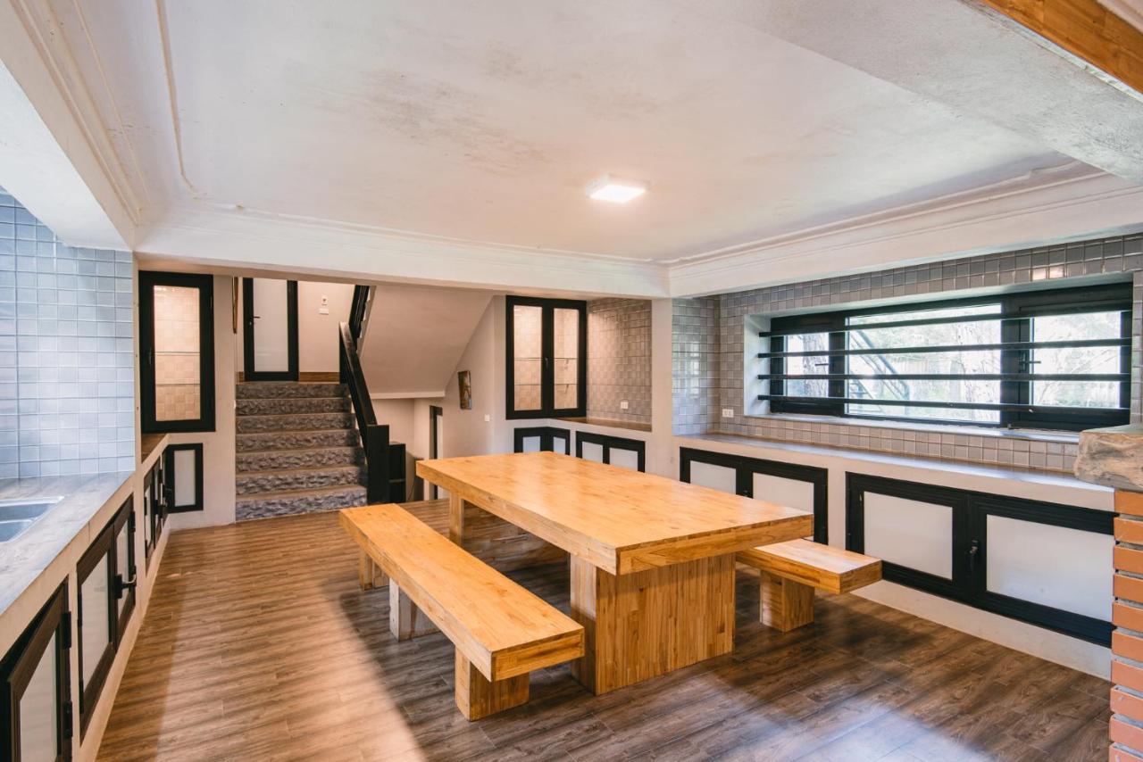 U Lesa - Nha Ben Rung Hotel Hanoi Bagian luar foto